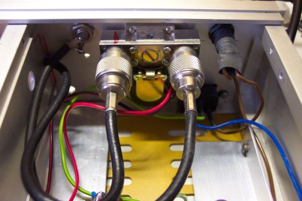 000_0002 Coaxrelais ingebouwd.JPG (59.76 KiB) 68945 keer bekeken Coaxrelais ingebouwd