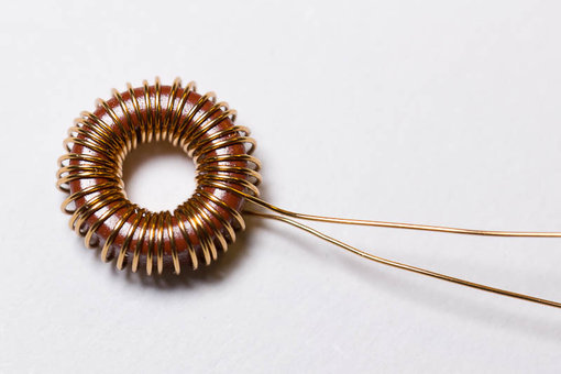 20110312-IMG_7096_800px.jpg (68.15 KiB) 102858 keer bekeken Dit is ongeveer de spatiëring tussen de wikkelingen onderling.